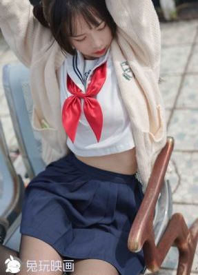 女厕沟偷窥美女撒尿视频_超清完整版观看